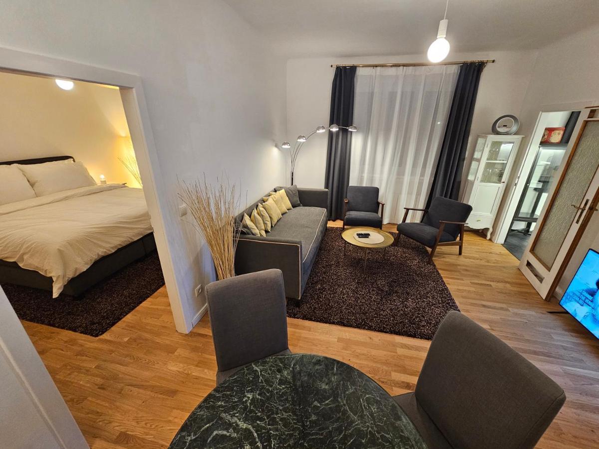 Yuki's Place - Design - Trade Fair - Wu Campus - Downtown - Subway Appartement *