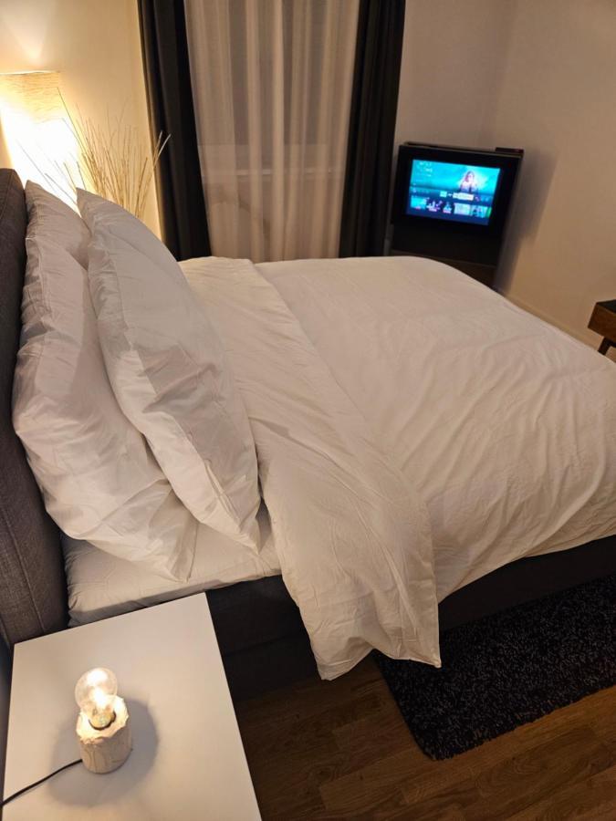 Yuki's Place - Design - Trade Fair - Wu Campus - Downtown - Subway Appartement *